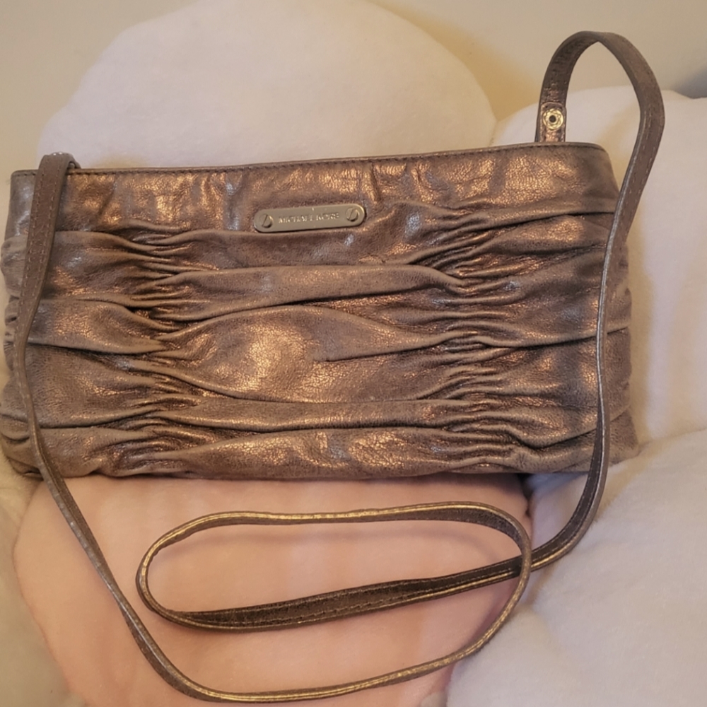 Euc Micheal Kors Metallic Neutral Shoulder bag